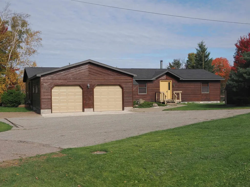 2039 S Riverside Drive Sault Ste. Marie City MI 49783