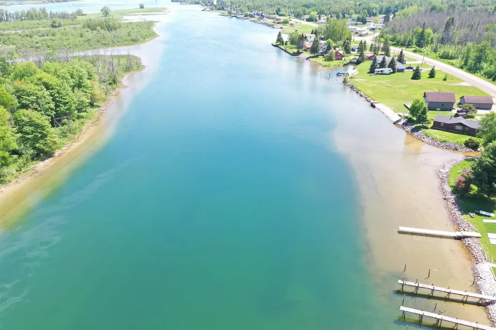 2039 S Riverside Drive Sault Ste. Marie City MI 49783