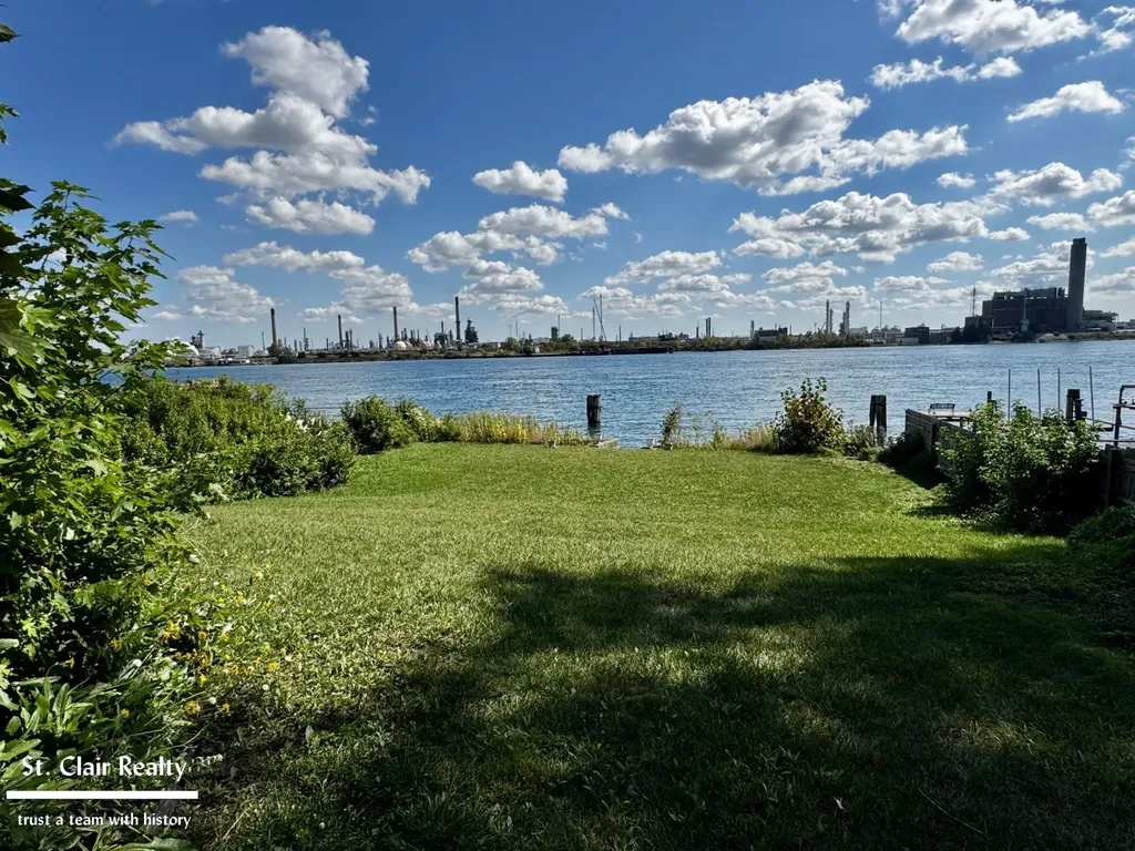 2704 Military Street Port Huron City MI 48060