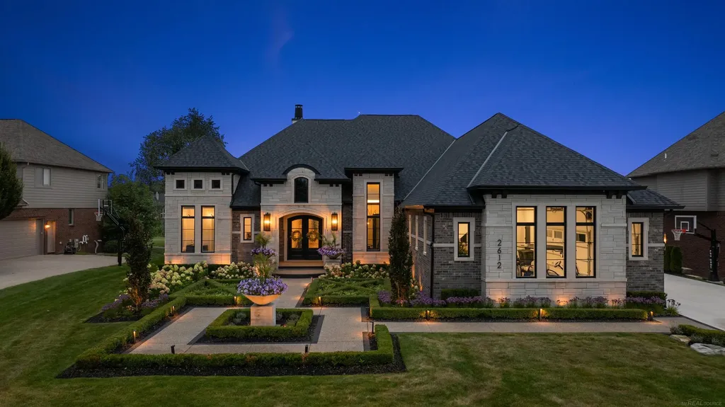 2612 Invitational Drive Oakland Charter Township MI 48363