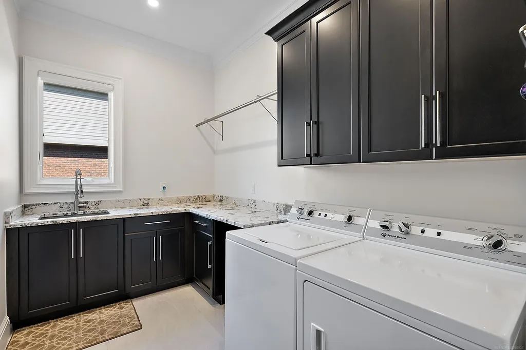 2612 Invitational Drive Oakland Charter Township MI 48363