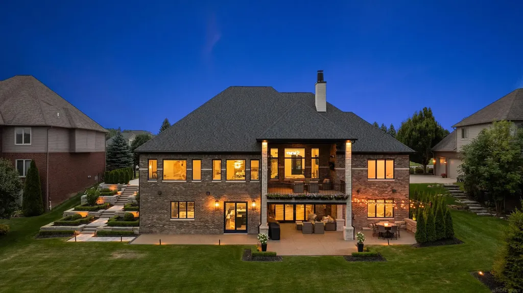 2612 Invitational Drive Oakland Charter Township MI 48363