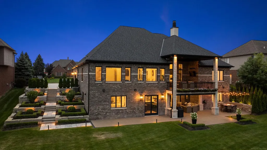 2612 Invitational Drive Oakland Charter Township MI 48363