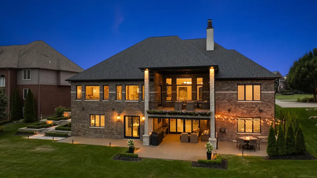 2612 Invitational Drive Oakland Charter Township MI 48363