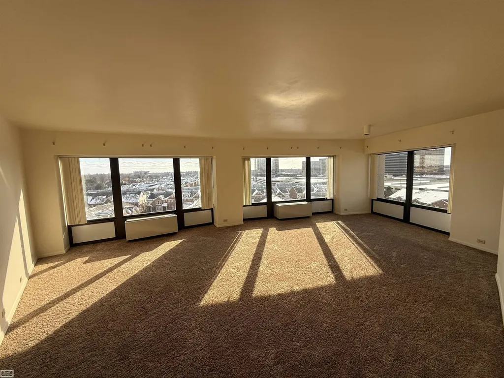 5000 Unit 801 Town Center Southfield City MI 48075