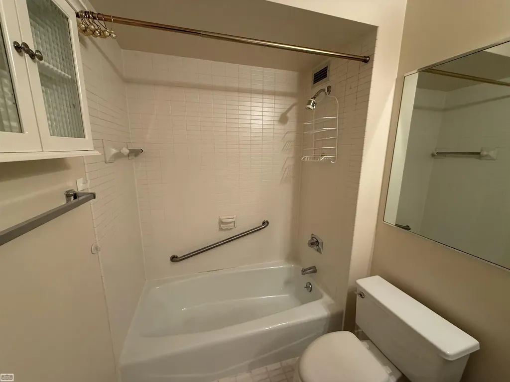 5000 Unit 801 Town Center Southfield City MI 48075