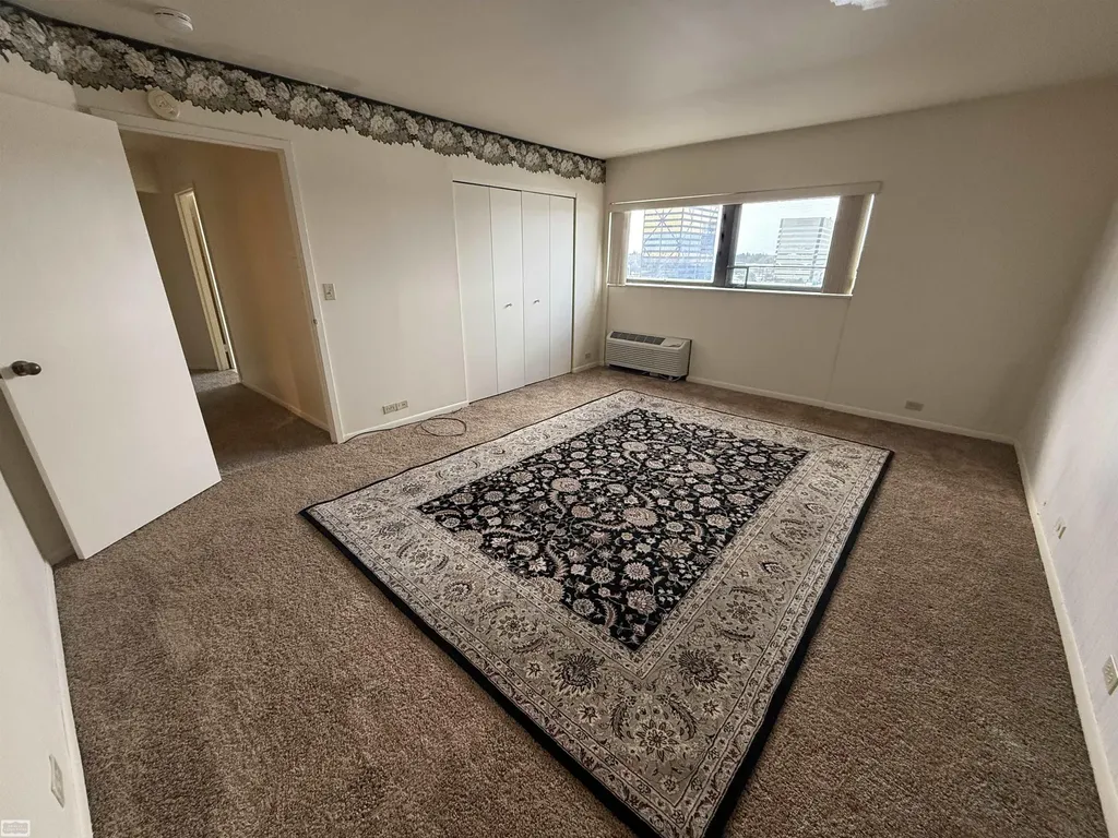 5000 Unit 801 Town Center Southfield City MI 48075