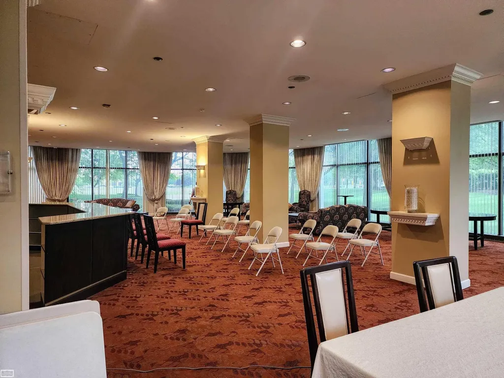 5000 Unit 801 Town Center Southfield City MI 48075
