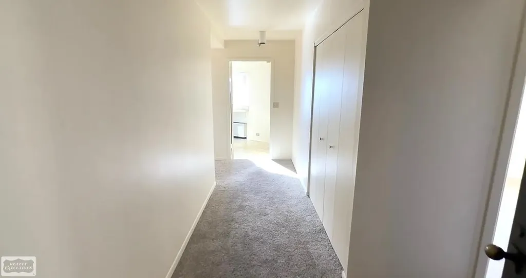 5000 Unit 801 Town Center Southfield City MI 48075