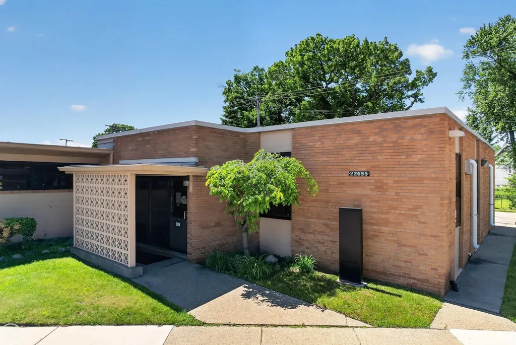22655 S Chrysler Drive Hazel Park City MI 48030