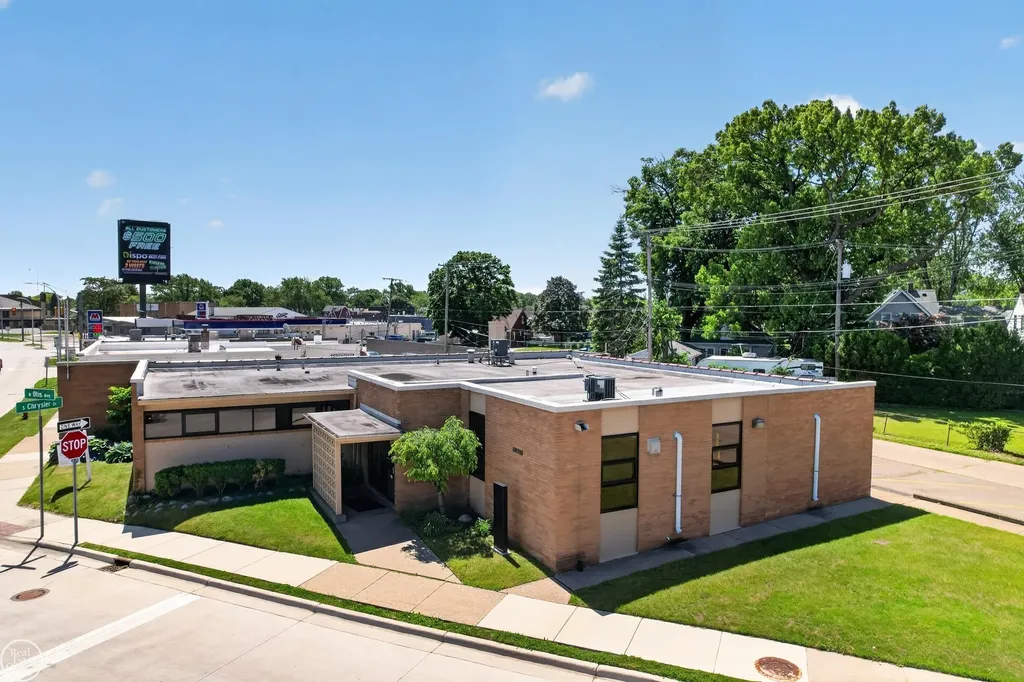 22655 S Chrysler Drive Hazel Park City MI 48030