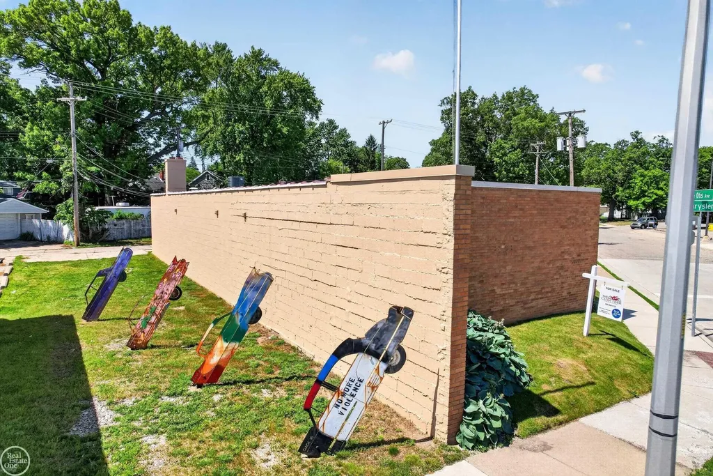 22655 S Chrysler Drive Hazel Park City MI 48030