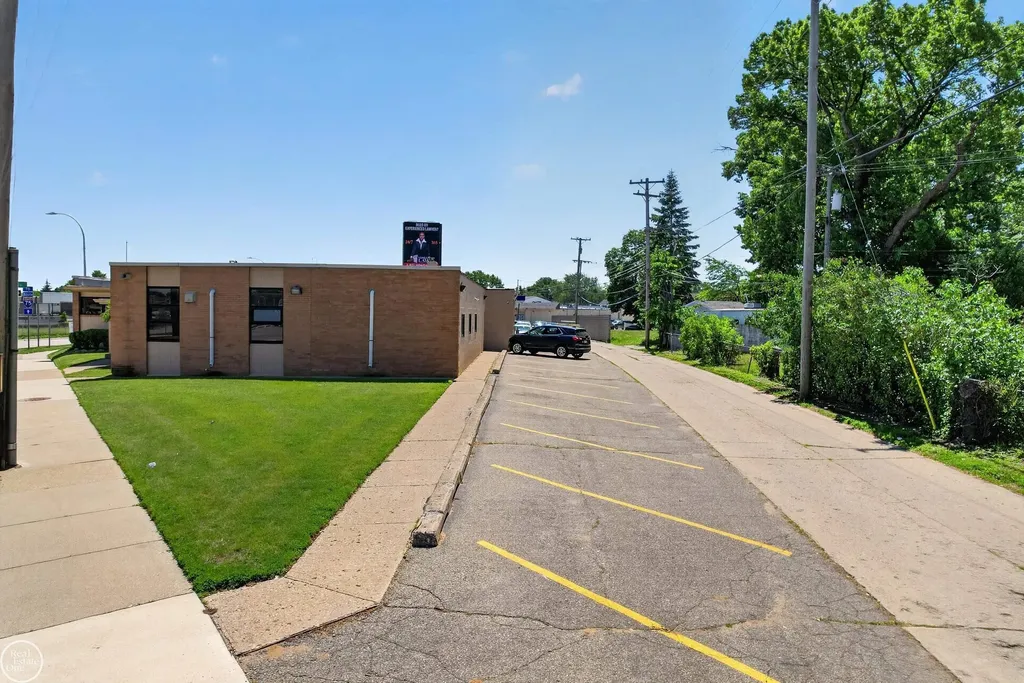 22655 S Chrysler Drive Hazel Park City MI 48030