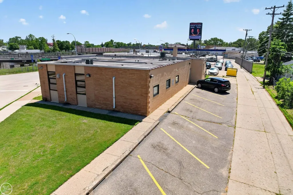22655 S Chrysler Drive Hazel Park City MI 48030