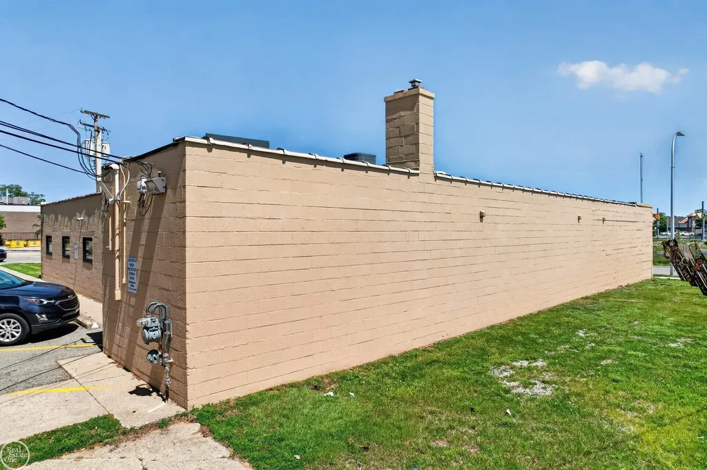 22655 S Chrysler Drive Hazel Park City MI 48030