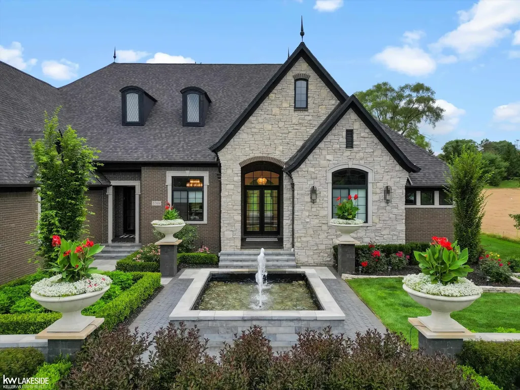 5769 Cotswold Drive Washington Township MI 48094