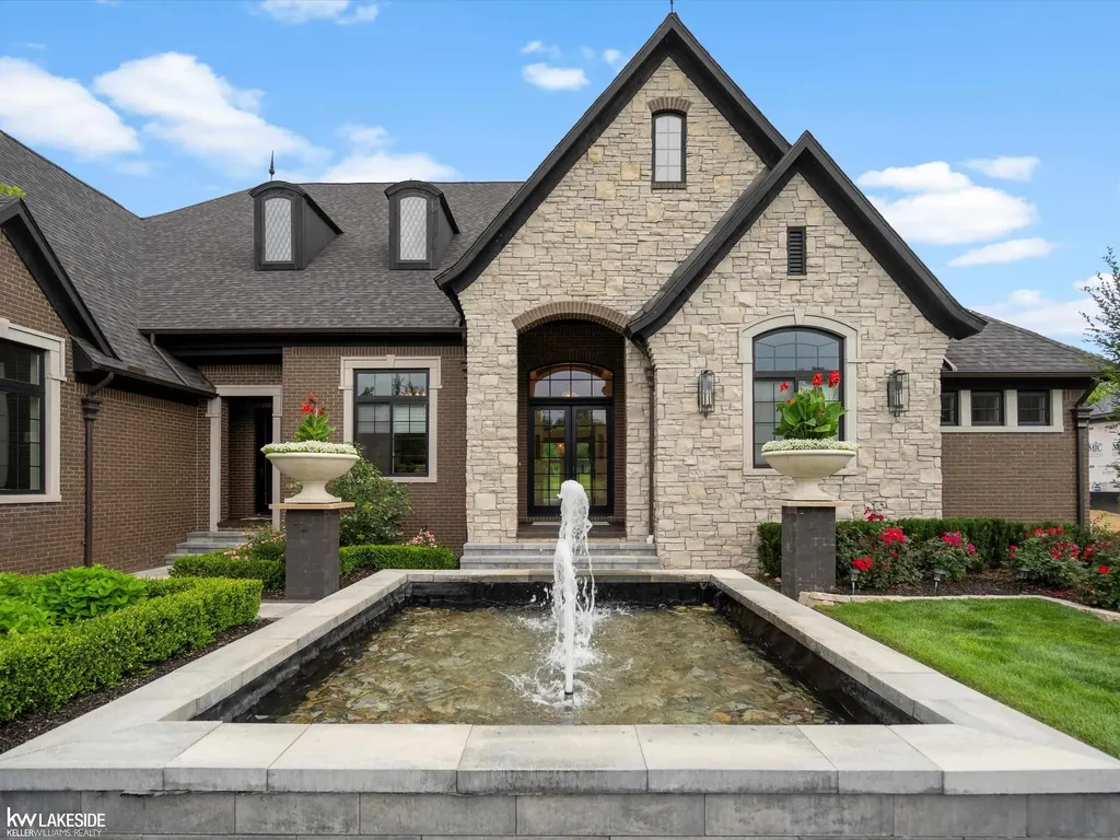 5769 Cotswold Drive Washington Township MI 48094