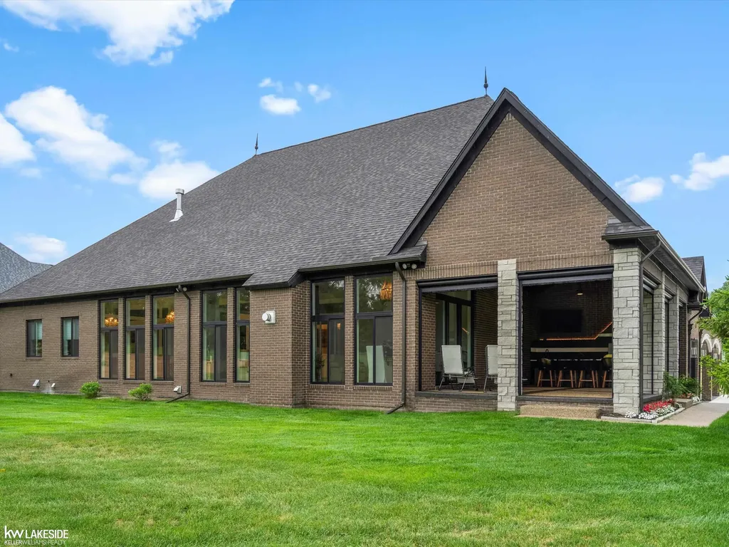 5769 Cotswold Drive Washington Township MI 48094