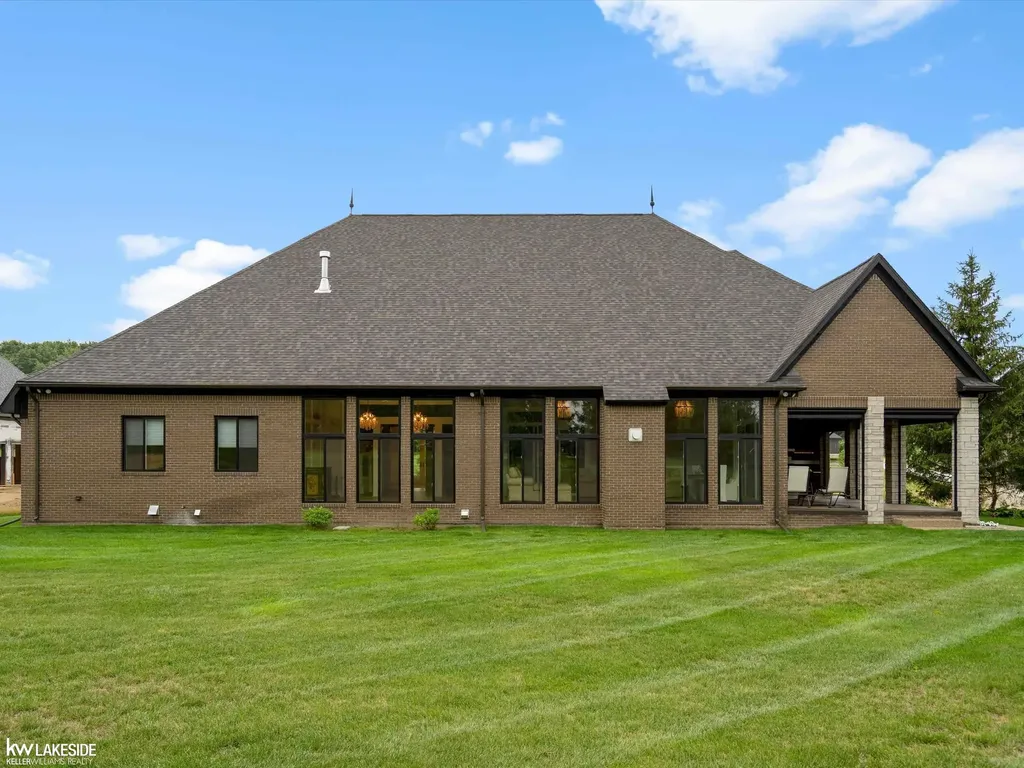 5769 Cotswold Drive Washington Township MI 48094