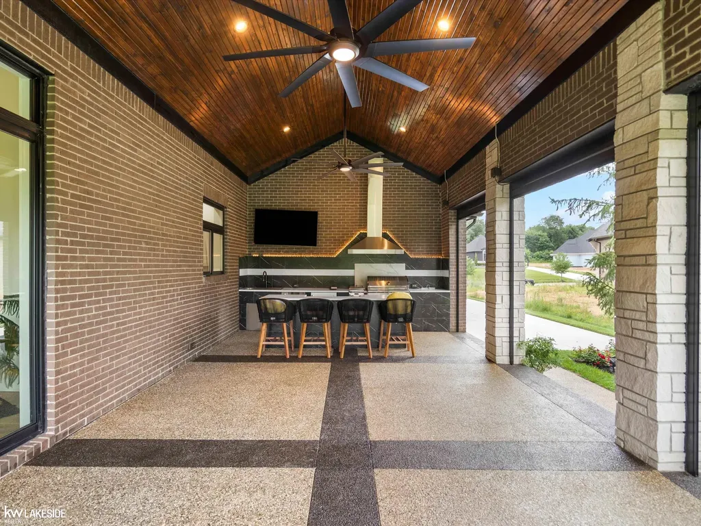 5769 Cotswold Drive Washington Township MI 48094