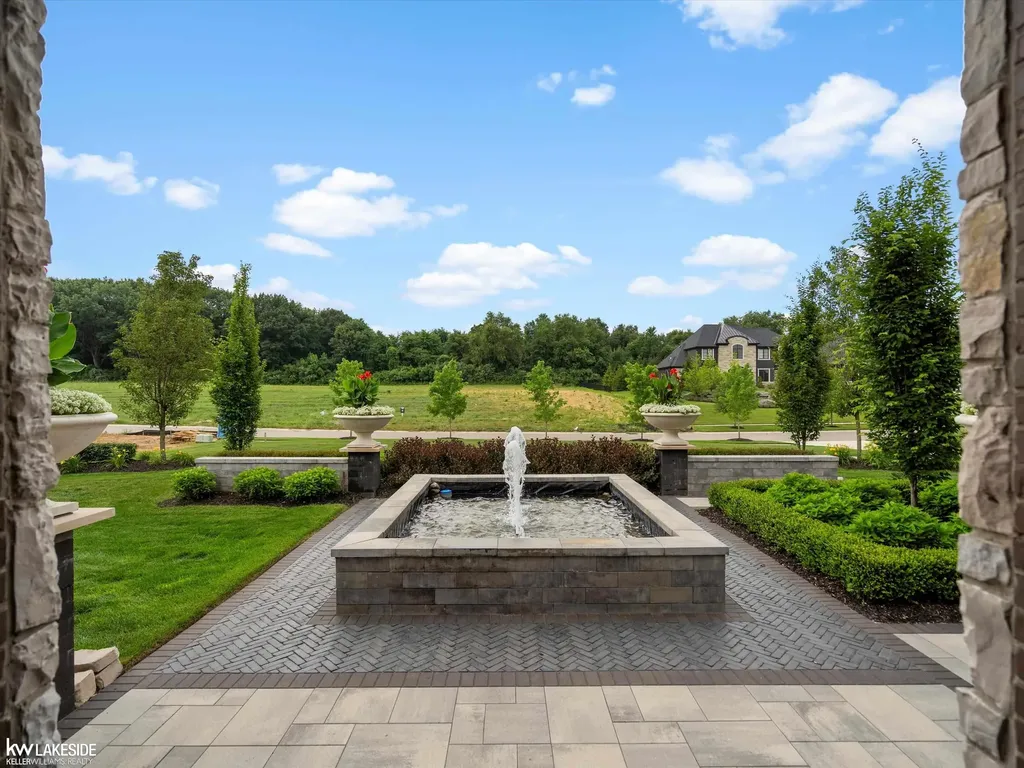 5769 Cotswold Drive Washington Township MI 48094