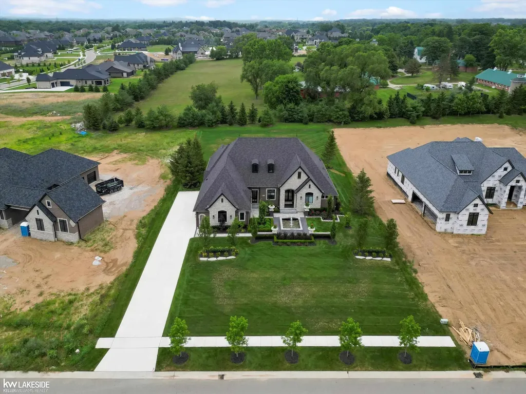 5769 Cotswold Drive Washington Township MI 48094