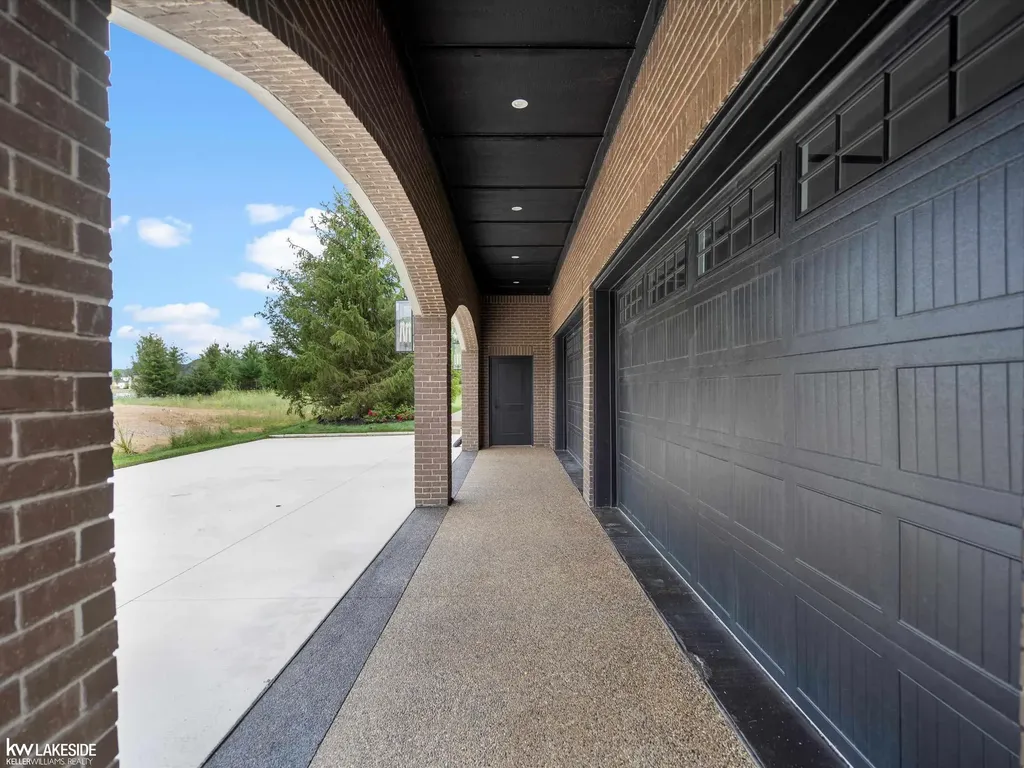5769 Cotswold Drive Washington Township MI 48094