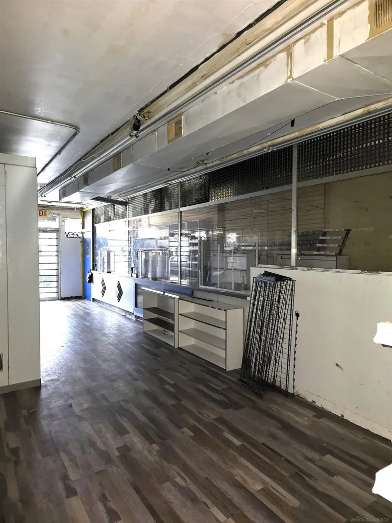 20032 Kelly Road Harper Woods City MI 48225