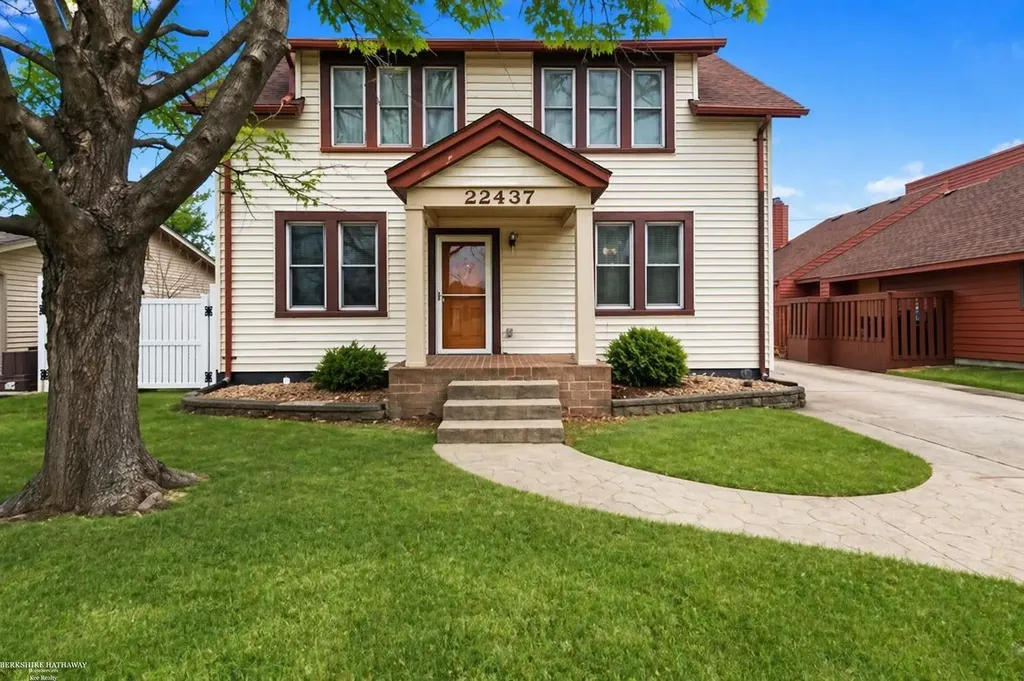 22437 Milner Street St. Clair Shores City MI 48081