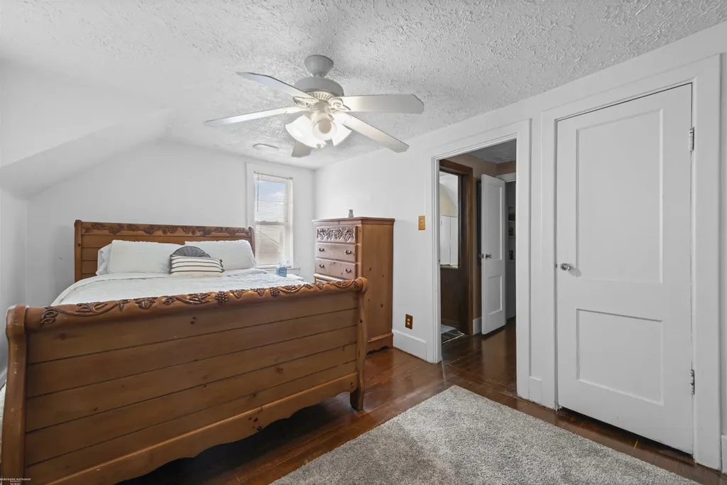 22437 Milner Street St. Clair Shores City MI 48081