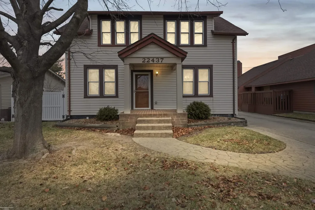 22437 Milner Street St. Clair Shores City MI 48081