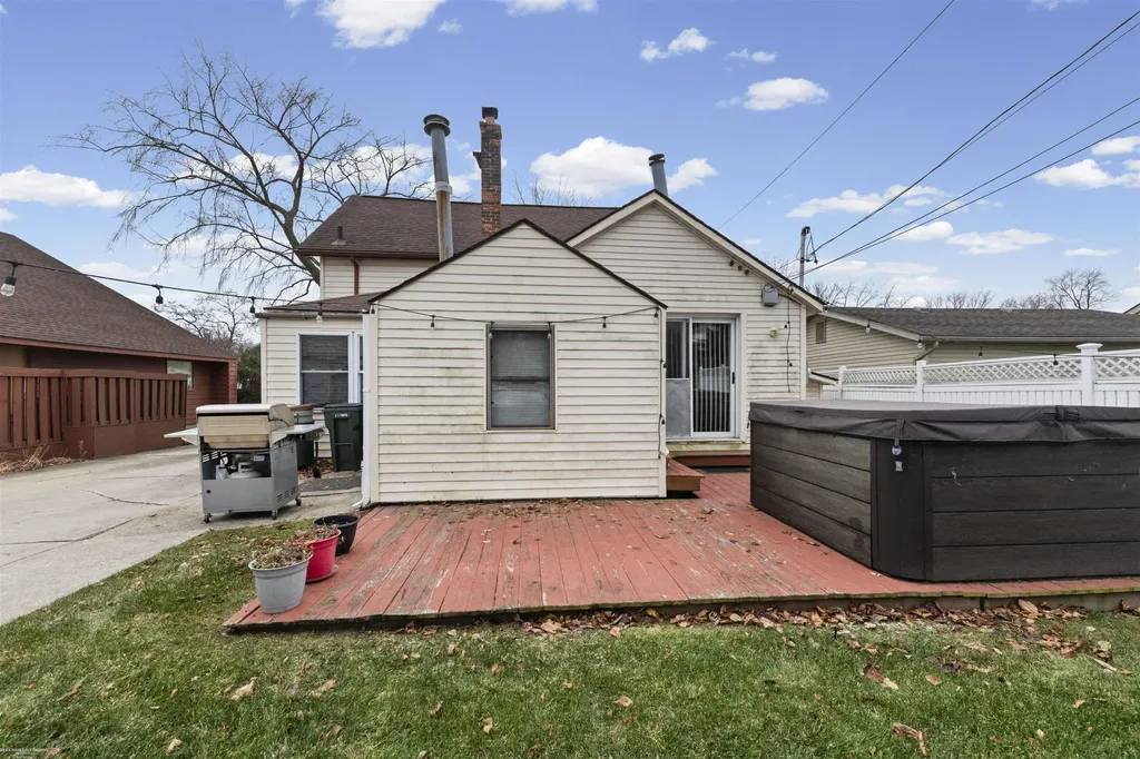 22437 Milner Street St. Clair Shores City MI 48081