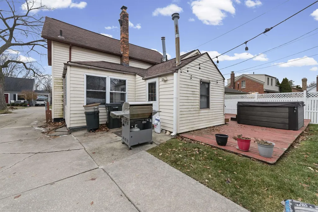 22437 Milner Street St. Clair Shores City MI 48081