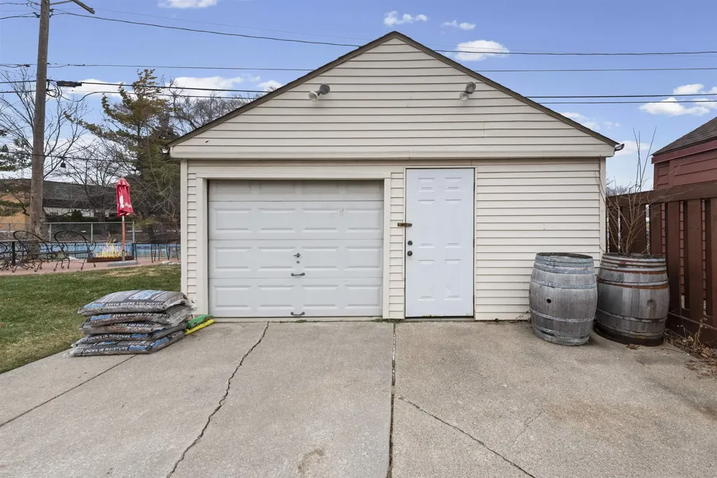 22437 Milner Street St. Clair Shores City MI 48081
