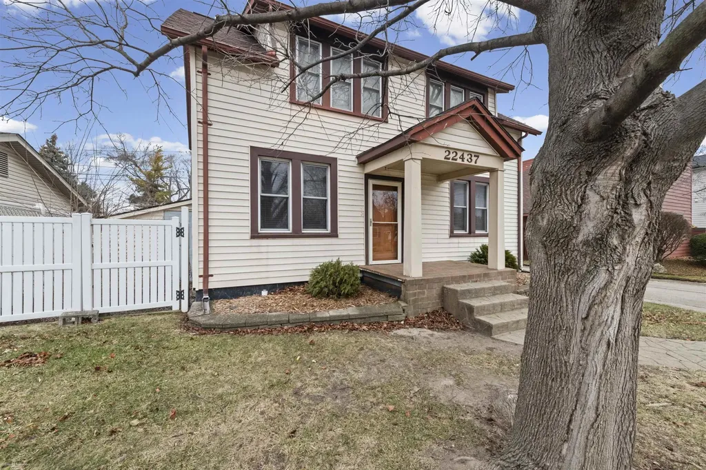 22437 Milner Street St. Clair Shores City MI 48081