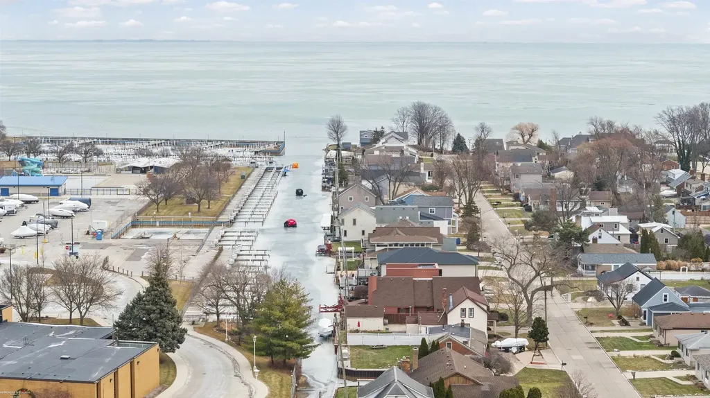 22437 Milner Street St. Clair Shores City MI 48081