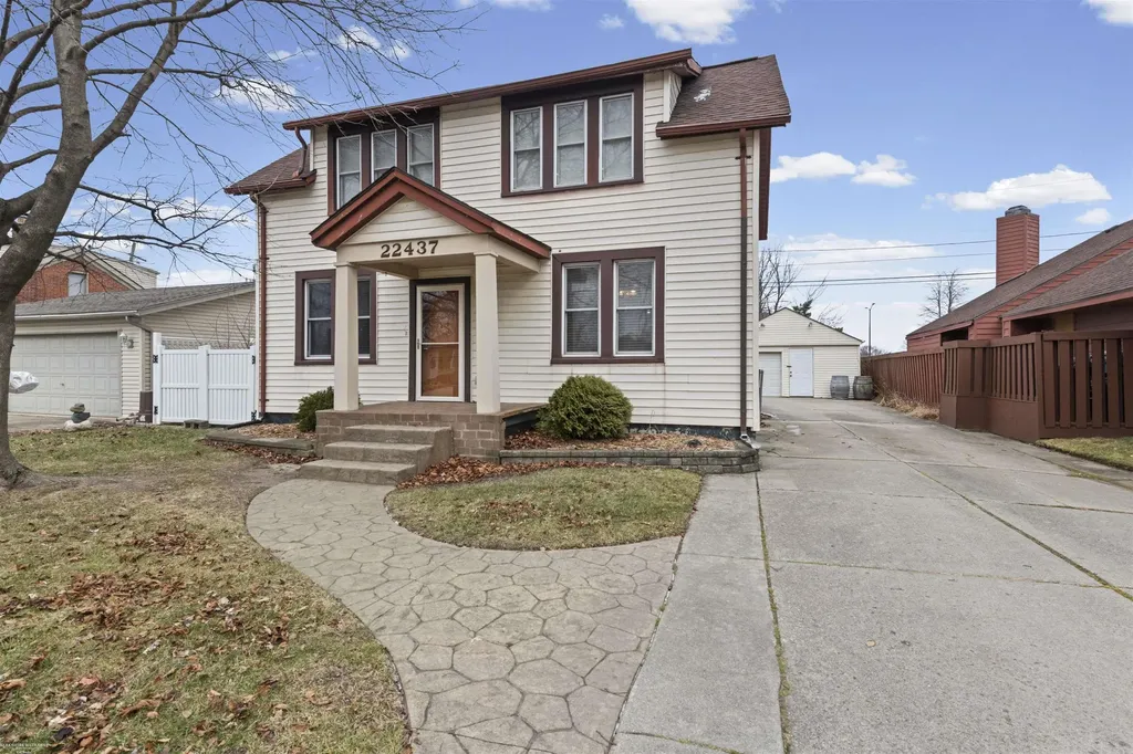 22437 Milner Street St. Clair Shores City MI 48081