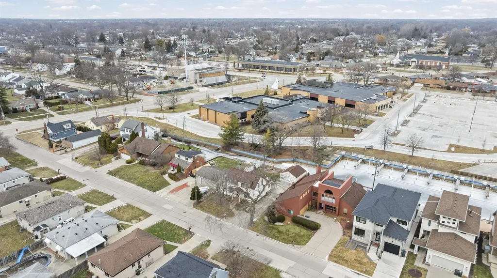 22437 Milner Street St. Clair Shores City MI 48081