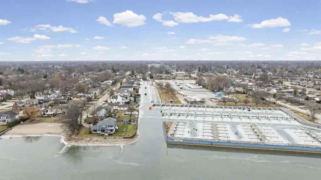 22437 Milner Street St. Clair Shores City MI 48081