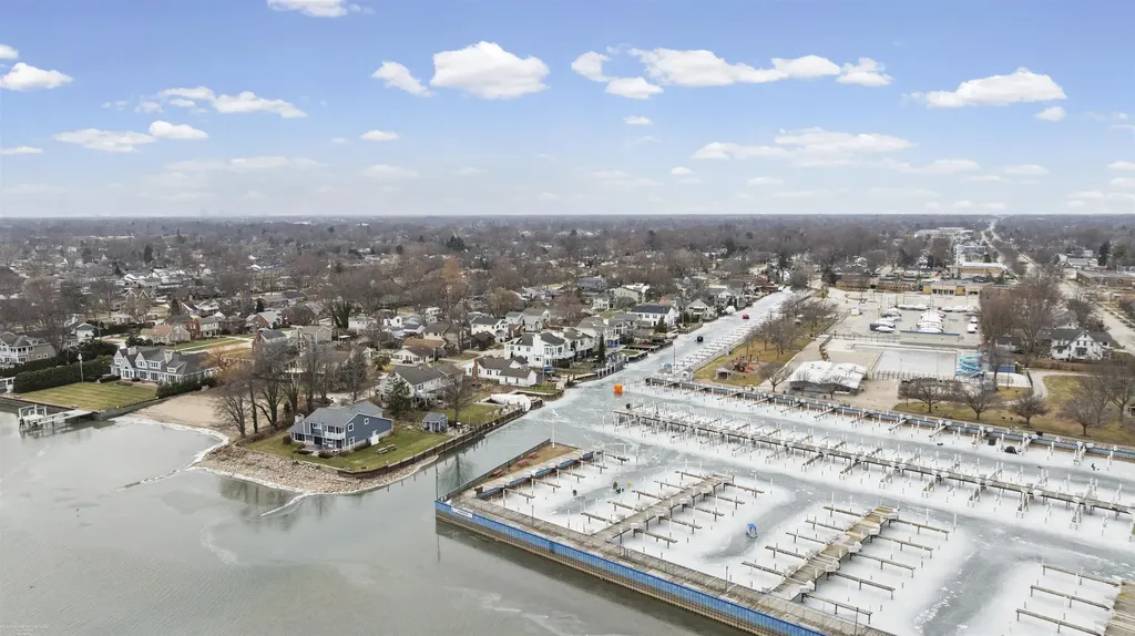 22437 Milner Street St. Clair Shores City MI 48081