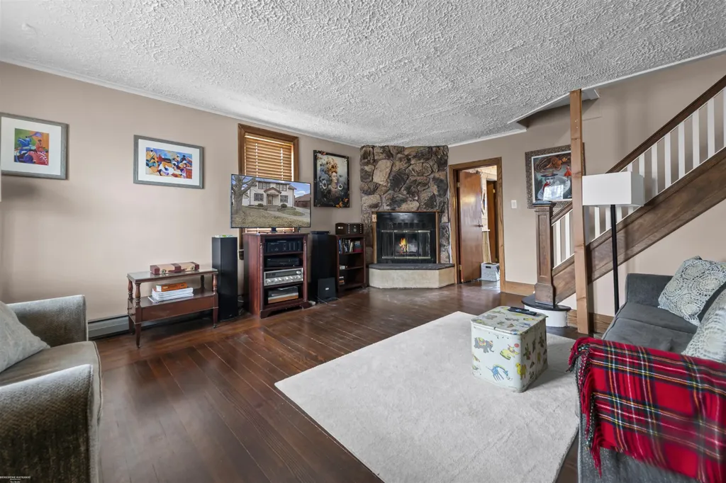 22437 Milner Street St. Clair Shores City MI 48081