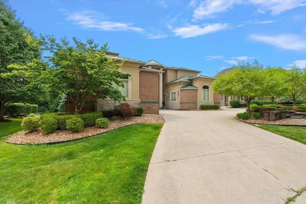 61403 Barclay Drive Washington Township MI 48094