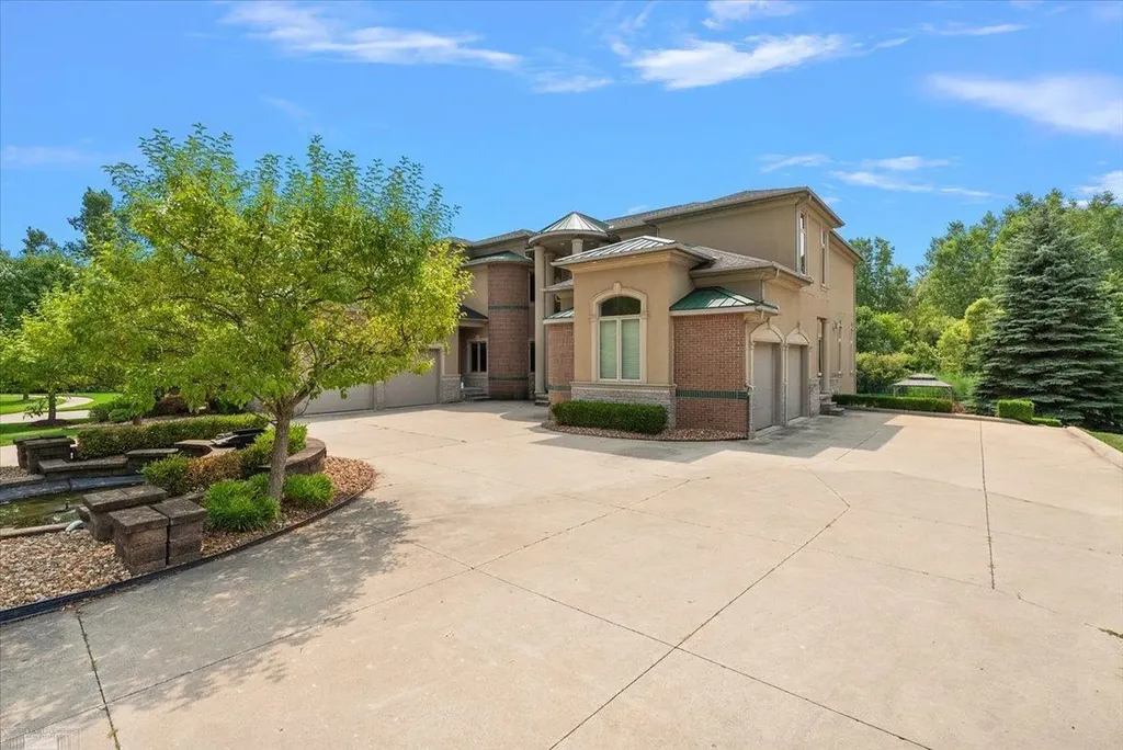 61403 Barclay Drive Washington Township MI 48094