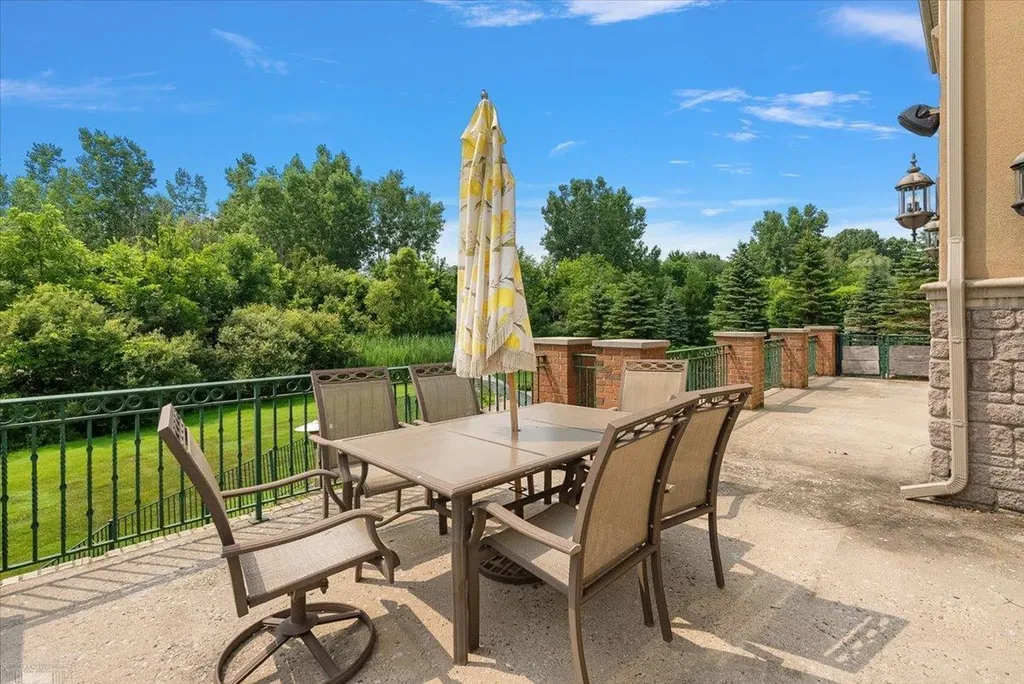 61403 Barclay Drive Washington Township MI 48094