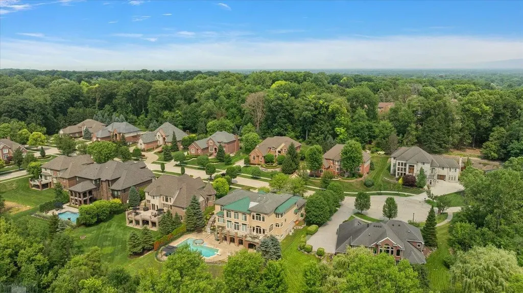 61403 Barclay Drive Washington Township MI 48094