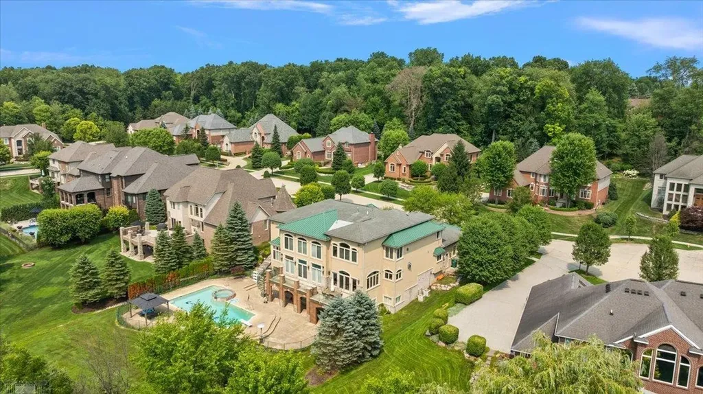 61403 Barclay Drive Washington Township MI 48094