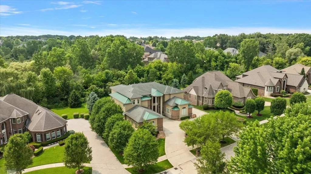 61403 Barclay Drive Washington Township MI 48094