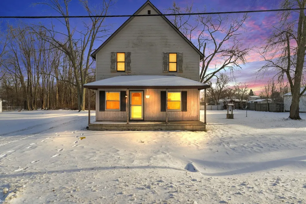 2049 Henry Street Port Huron Charter Township MI 48060