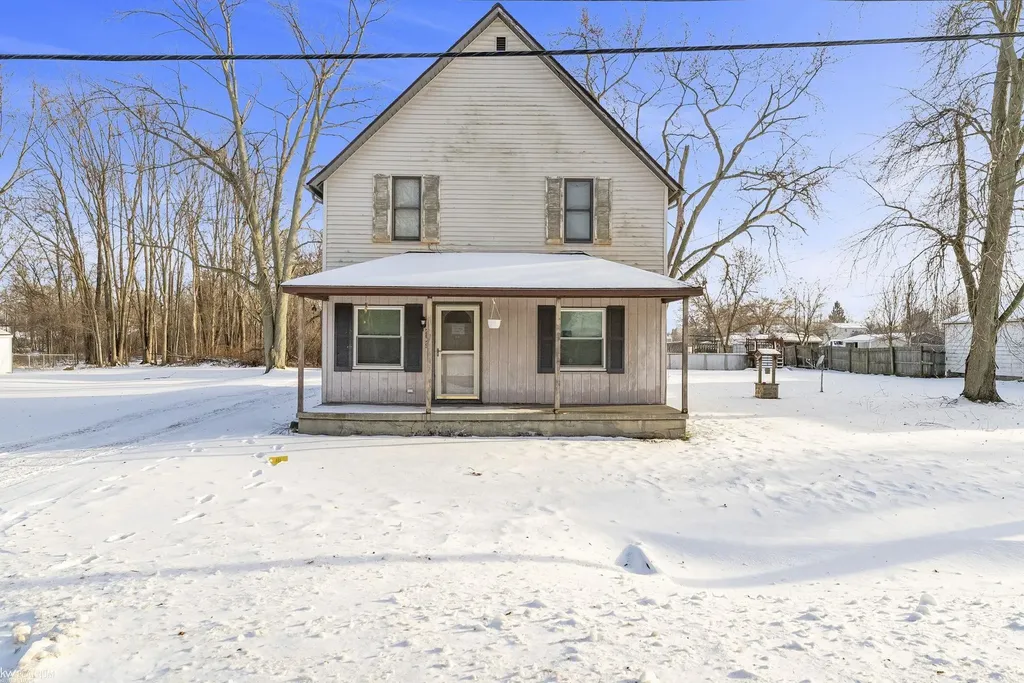 2049 Henry Street Port Huron Charter Township MI 48060
