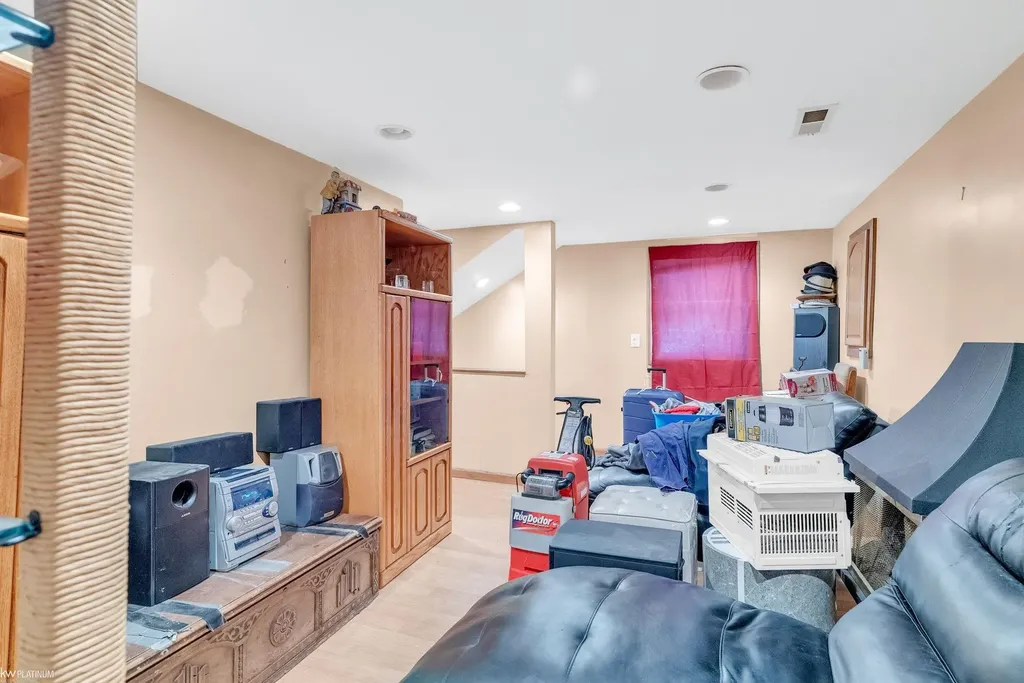 2049 Henry Street Port Huron Charter Township MI 48060